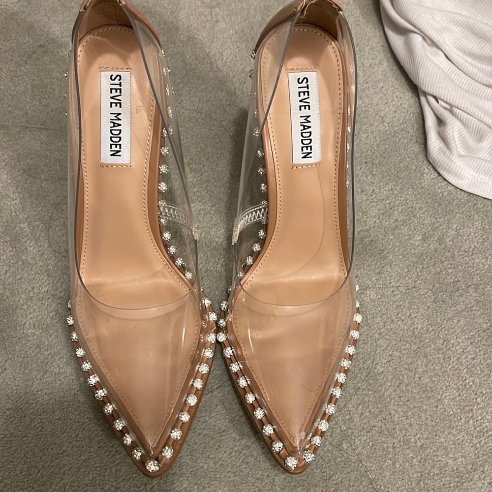 Never worn size 7 Steve Madden pumps!